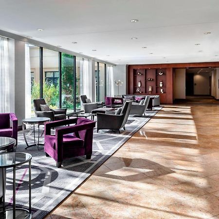 فندق تورونتوفي  فندق ومركز مؤتمرات شيراتون تورنتو إيربورت المظهر الخارجي الصورة