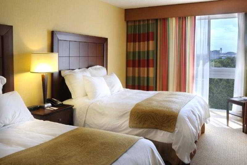 فندق تورونتوفي  فندق ومركز مؤتمرات شيراتون تورنتو إيربورت المظهر الخارجي الصورة
